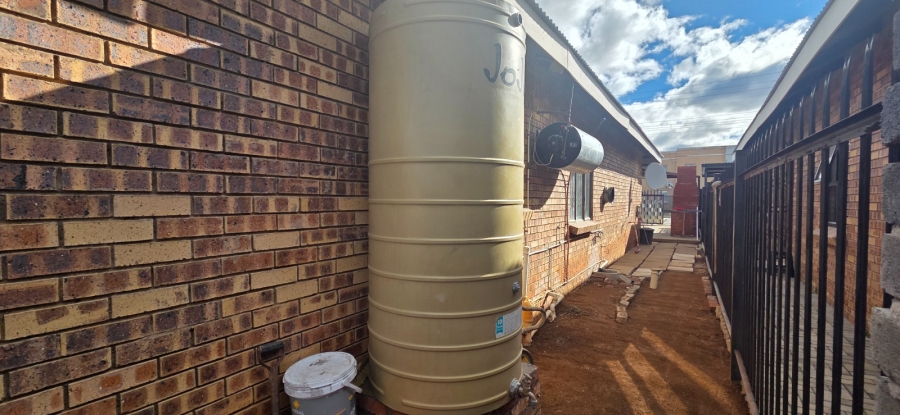 2 Bedroom Property for Sale in De Beers Northern Cape